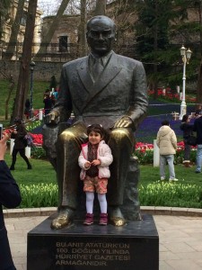 A junior patriot poses with the esteemed Atatürk : Ann Marie's Istanbul